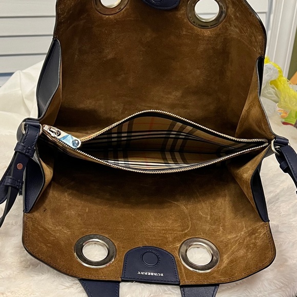 Like New! Burberry Regency Blue Leather Crest Grommet Tote Authentication Info - Picture 4 of 9
